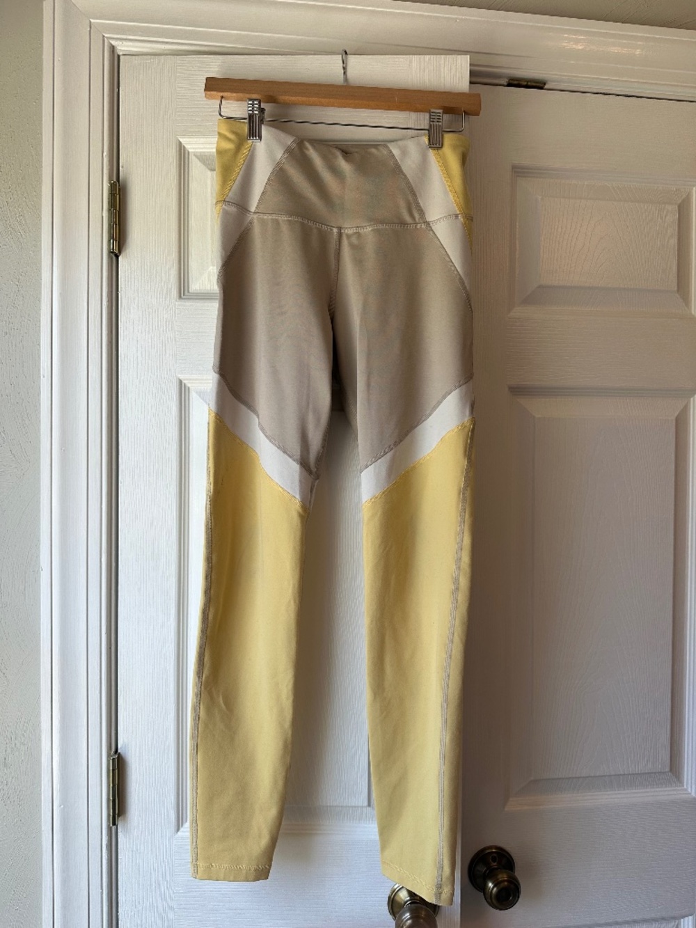 Old Navy Active Go-Dry Colorblock High Rise Leggings M